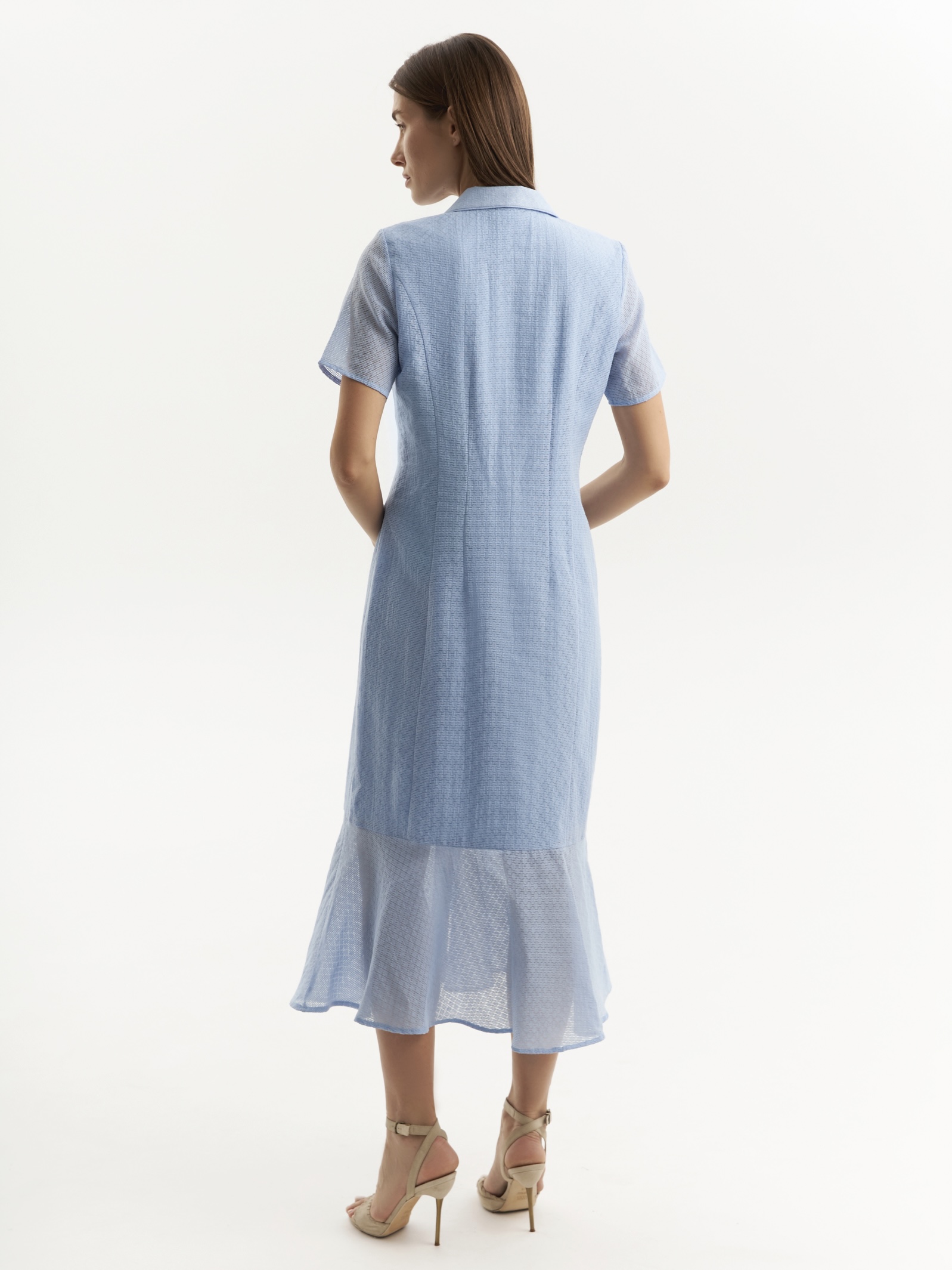 картинка Платье текстурное миди на пуговицах голубое от магазина ICNTPRY